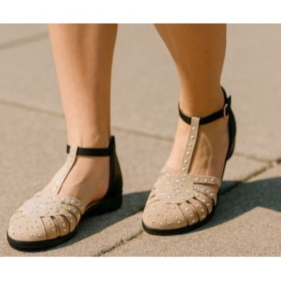 Montego Bay Size 6.5 Rhinestone Closed Toe Sandals Ankle Strap Black Heels - Picture 2 of 10